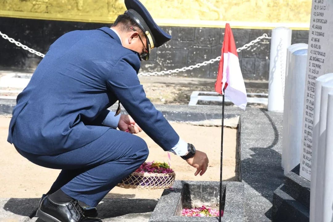 Jelang HUT ke-77 TNI, Jajaran TNI Madiun Ziarah ke TMP