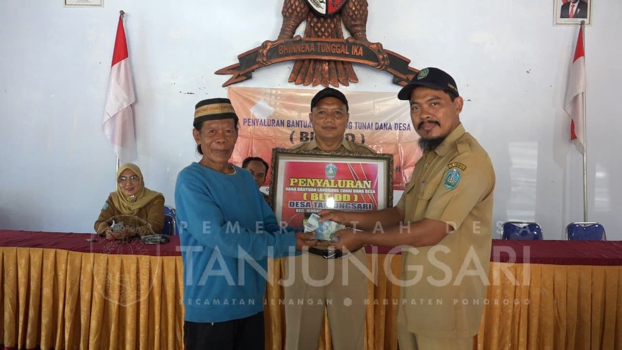 Pemdes Tanjungsari Salurkan BLT DD Periode Januari-Februari 2024