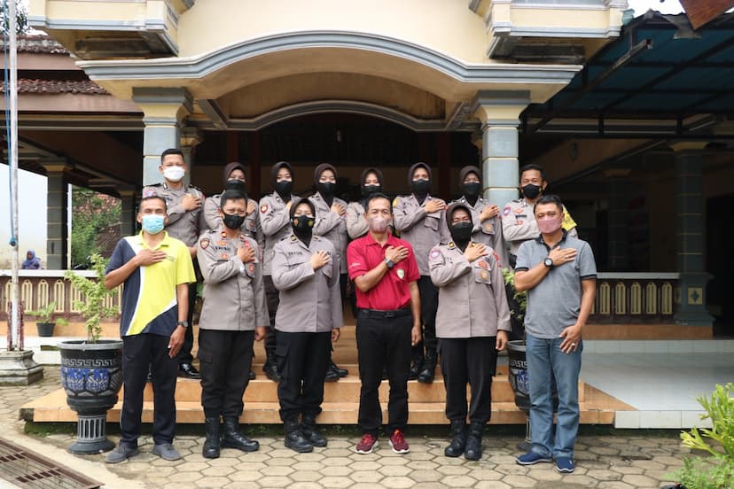 Bansos Polwan Polres Ponorogo untuk Warga Kurang Mampu